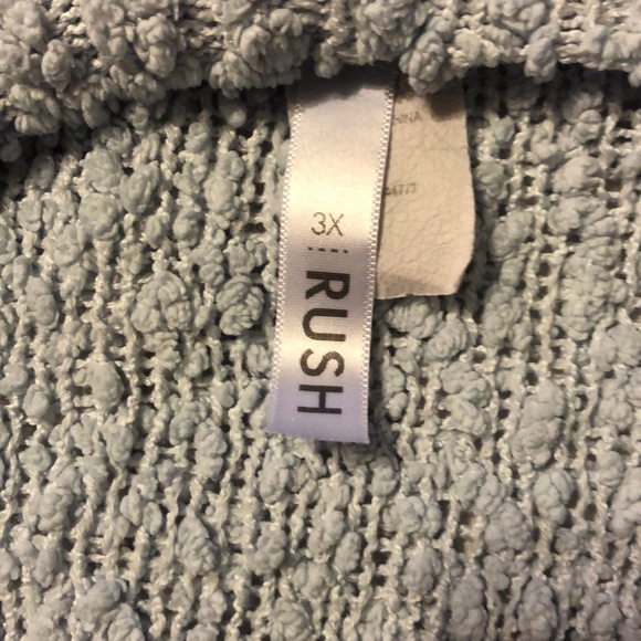 Blue sweater with rose pattern - Picture 3 of 3